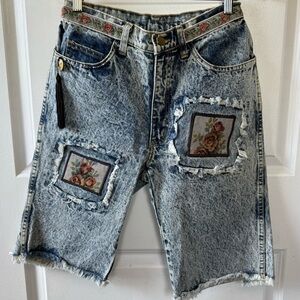 VINTAGE 90s Acid Washed Denim Bermuda shorts with floral tapestry patches S 4
